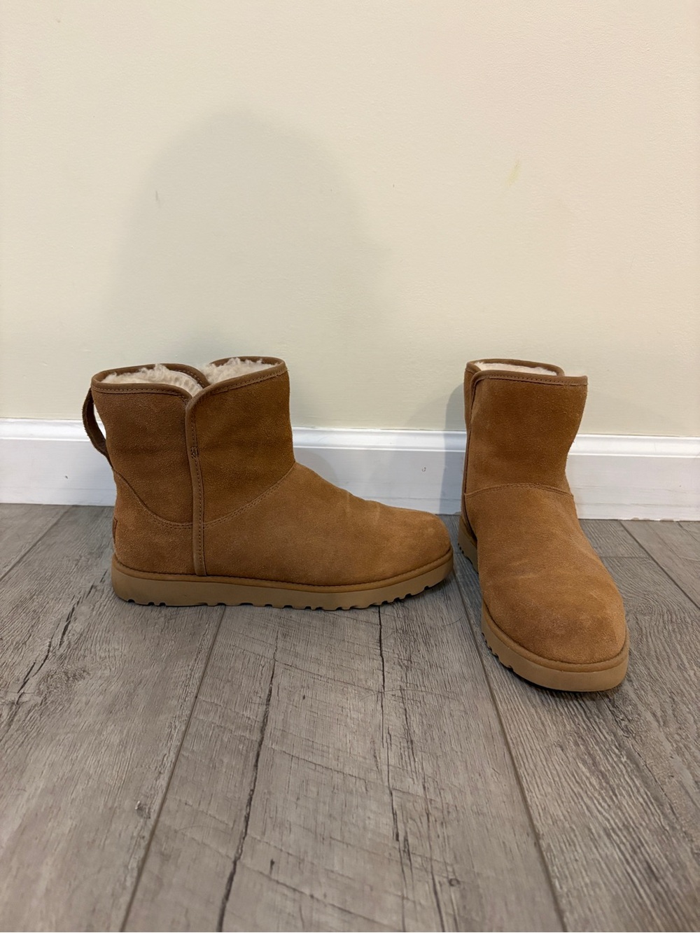 Ugg Mini II Boots - 7 - Womens